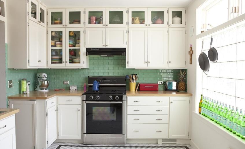 Kitchen kitchen tidy remodeled kitchens and clean small design small kitchen design ideas gallery ideas with texture carpet green ceramics backplashes also wooden storage cabinet standing cooker hood