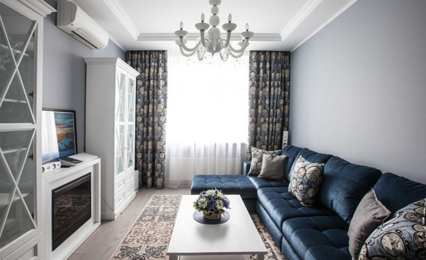 Синий диван в интерьере гостиной 🔷: когда он уместен