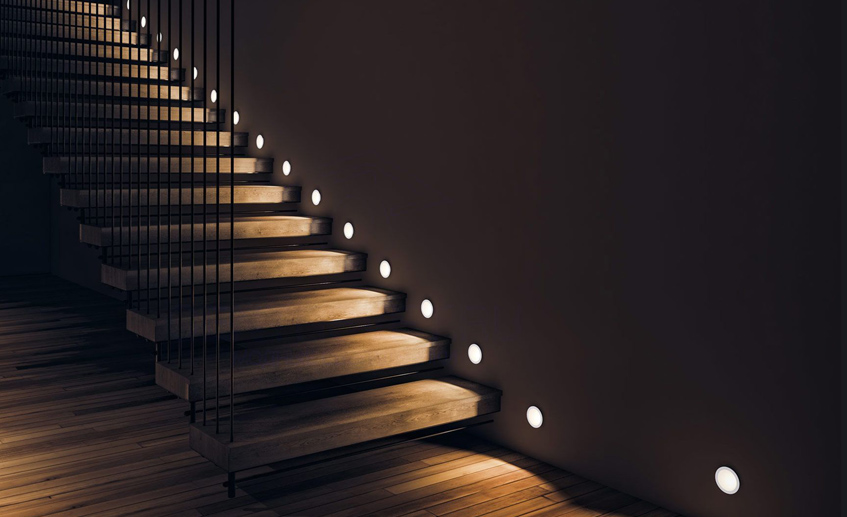 Подсветка лестницы в доме: варианты освещения ступенек 
