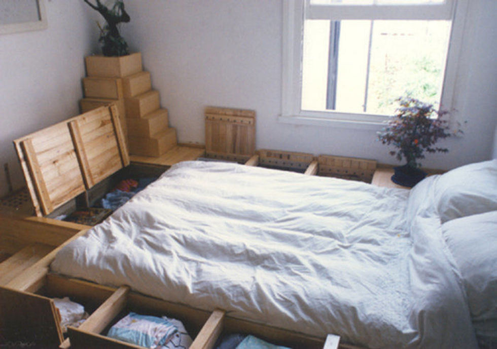 Кровать в подиуме