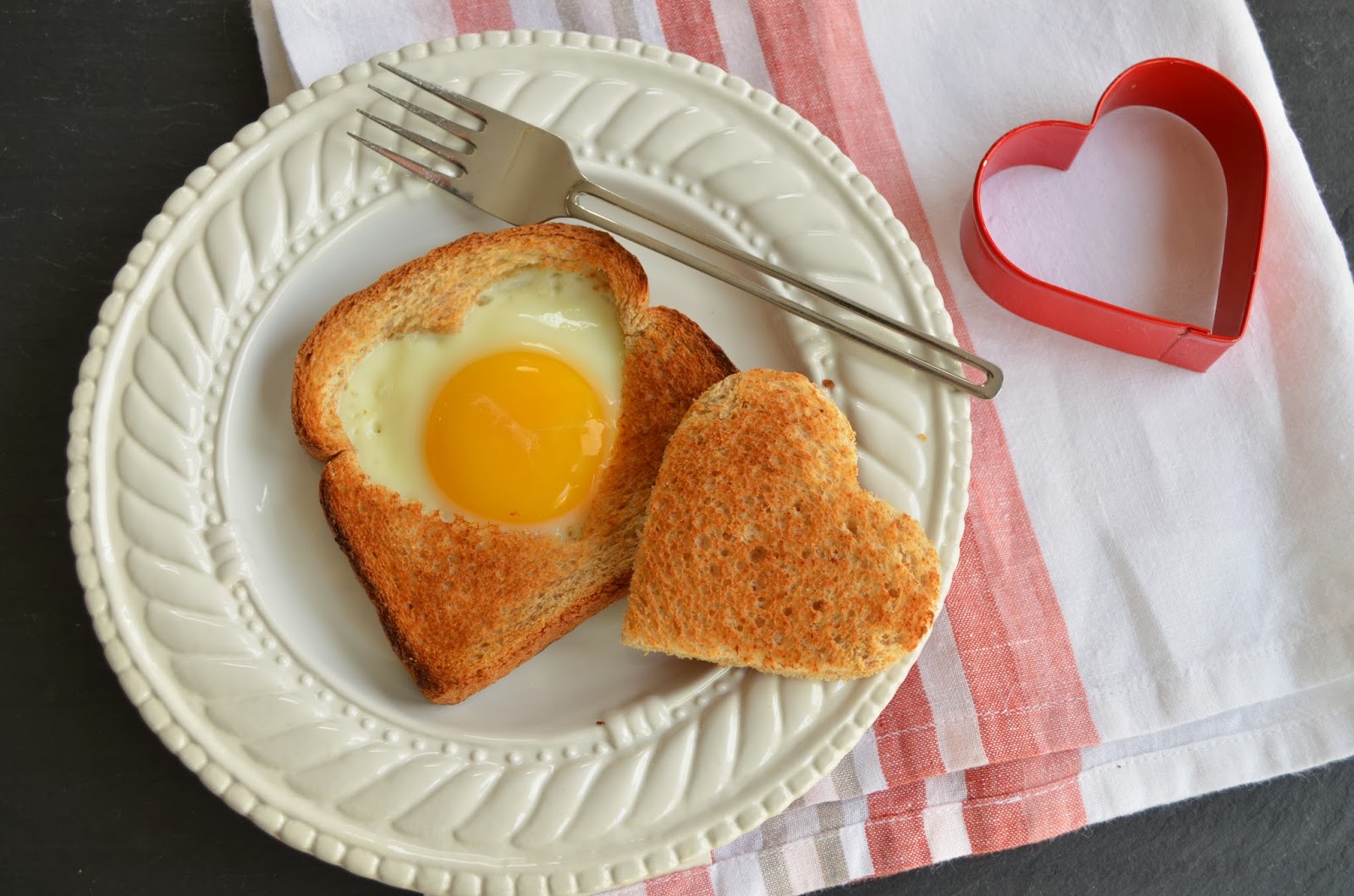 Как сделать вкусные яйца. Романтический завтрак. Красивый завтрак. Вкусный и красивый завтрак. Оригинальный завтрак для любимой.