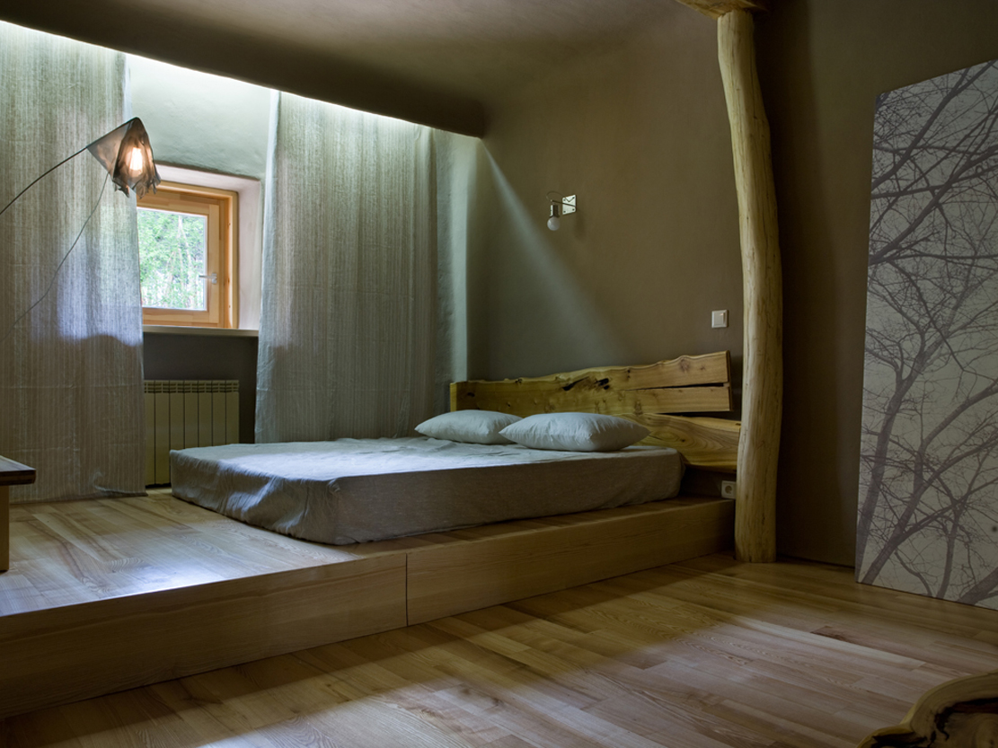 Интерьер кровать на подиуме