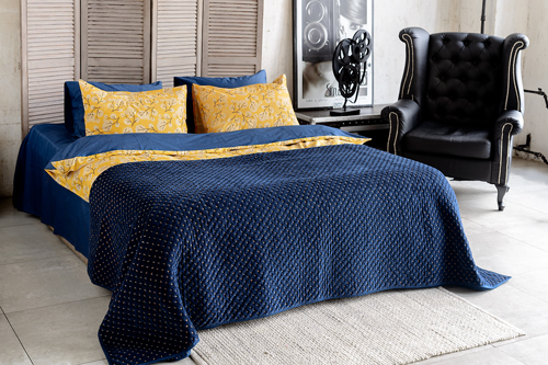 Комплект постельного белья из сатина темно-синего цвета с принтом "Сибирский цветок" бренда Tkano 