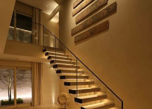 подсветка лестницы в доме фото