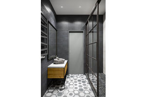 Thumb 4         bathroom02