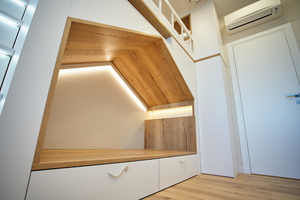 Thumb                                                      1 